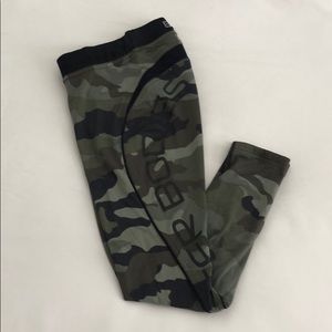 💥BETTER BODIES CAMO PANTS